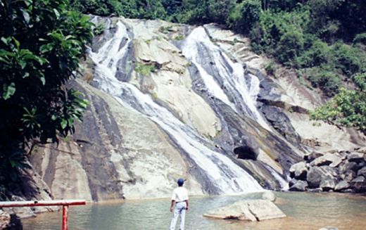 Air Terjun Bayang Sani. (Humas Pessel) Air Terjun Bayang Sani. (Humas Pessel)