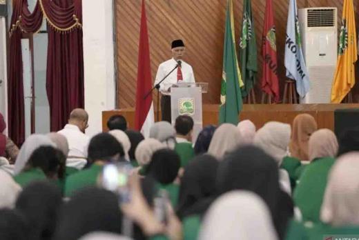 Gubernur Sumbar: KKN Mahasiswa Berperan Penting dalam Memajukan Daerah