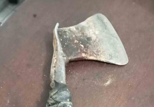 Sekamar dengan Istri Orang hanya Pakai Sarung, Pria di Riau Dibacok Pakai Kapak