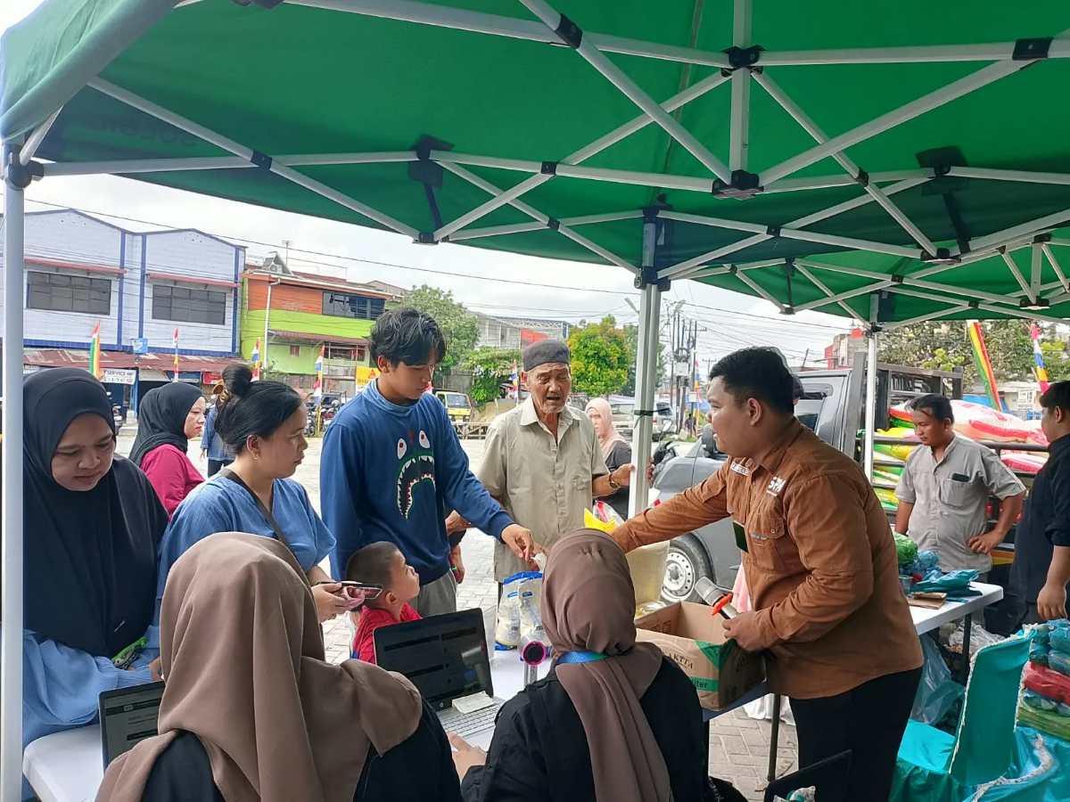 Warga Marpoyan Damai Padati Pasar Murah Pekanbaru, Beras hingga Minyak Goreng Ludes Diserbu