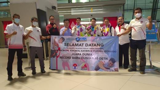 Kedatangan Juara Dunia Serta Pemecah Rekor Dunia Panjat Tebing Veddriq Leonardo dan Kiromal Katibin Disambut Kemenpora
