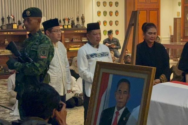 Dua Sisi Ryamizard Ryacudu: Miring di Lapangan Tempur, Ramah di Kabinet Kerja