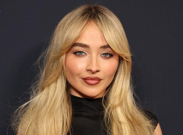 Sabrina Carpenter Alami Insiden Tak Terduga, Kamar Mandi Terbakar