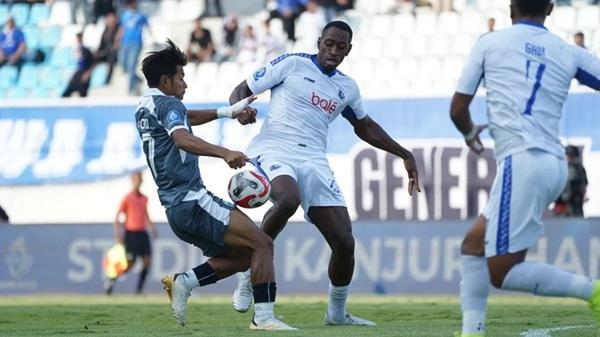 Arema FC Pertahankan Pelatih dan Pembenahan Staf Kepelatihan