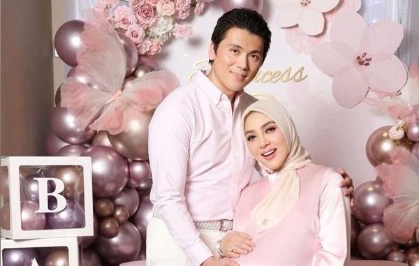 WartaPKU Syahrini dan Reino Barack. (In