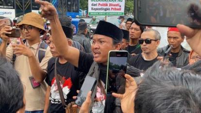 Demo Massa Aliansi Santri Gus Dur Menggugat di Depan PBNU Nyaris Ricuh