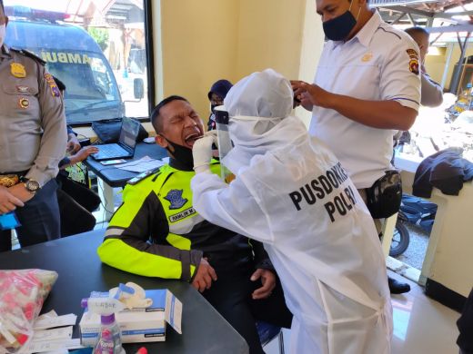 Hari Ini, Seluruh Personel Polres Bukittinggi yang PAM TPS Lakukan Tes Swab