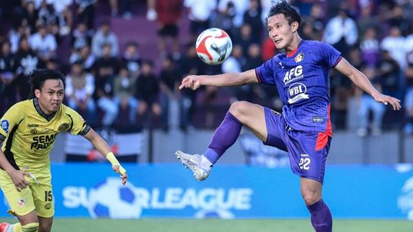 Laga Persik Lawan Persib di Stadion Brawijaya