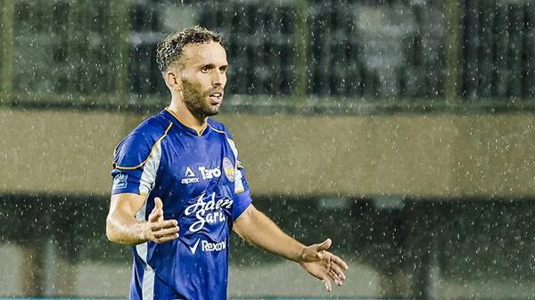 PSIM Tanpa Ze Valente Hadapi Semen Padang FC