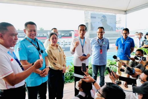 Menpora Amali Dampingi Presiden Jokowi Yang Menyapa Pembalap Formula E