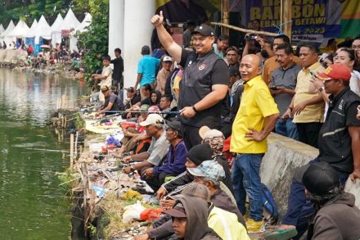 Menpora Dito Nilai Lomba Tarkam Mancing Festival Baritan Rawa Bambon dan Lebaran Betawi Keren