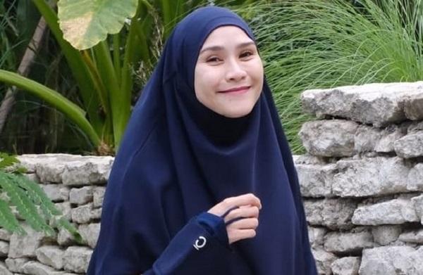 Zaskia Adya Mecca Minta Maaf Usai Dikritik karena Ajari Anak Naik Motor Tanpa Helm