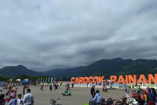 Ada yang Pasang Tarif Parkir Motor Rp5.000 di Pantai Carocok, Bupati Pessel: Kita Tindak, Jangan Bikin Malu Daerah