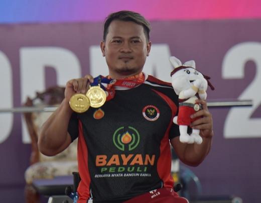Atlet Para Angkat Berat Margono Sumbangkan Dua Emas di Penampilan Perdana