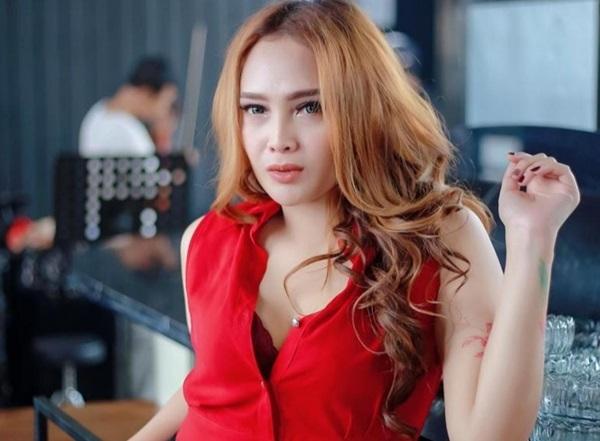 DJ Nisa Ayu Sukses Hibur Pengunjung Emporium Jakarta