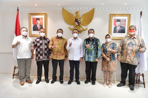 Rektor UNP, Rektor Unand dan Ketua LLDIKTI Wilayah 10 Ucapkan Terima Kasih kepada Menpora Amali karena Dukung POMNAS 2022 Sumbar