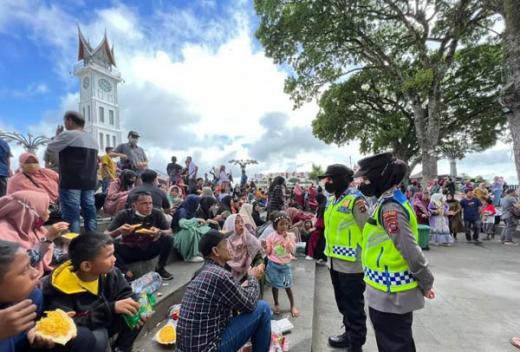 Hindari Kesan Angker, Polres Bukittinggi Turunkan Polwan di Tempat Wisata
