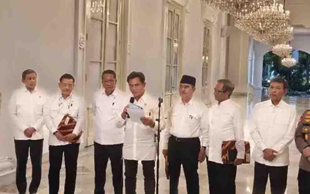 Revisi UU Kepolisian Jadi Prioritas Yusril Serahkan Tujuh Jilid Laporan di Istana Merdeka