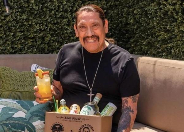 Aktor Danny Trejo Baku Hantam dengan Peserta Parade Hari Kemerdekaan