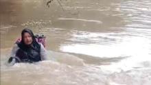 Bidan Dona Lawan Arus Sungai di Pedalaman Pasaman Demi Pasien, Pengabdian yang Tak Terekam Sistem