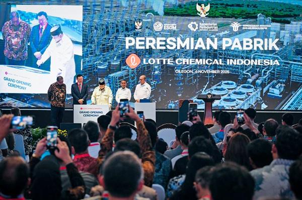 Presiden Prabowo Resmikan Pabrik Petrokimia Senilai USD3,9 Miliar di Cilegon