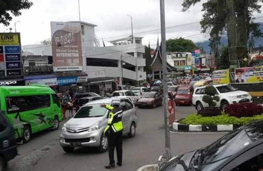 Jadi Titik Pertemuan Pengendara dari Padang dan Pekanbaru, Bukittinggi Padat dan Macet di Sejumlah Jalan