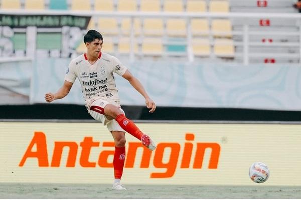 Elias Dolah Ingin Belajar Surfing