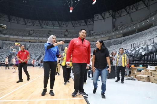 Tinjau Indoor Multifunction Stadium untuk FIBA World Cup 2023, Menpora Dito: Keren dan Standar Internasional