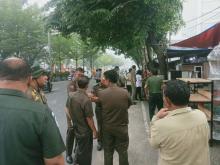 Satpol PP Tertibkan Lapak Mebel di Jalan Sudirman Pekanbaru, Hak Pejalan Kaki Dikembalikan