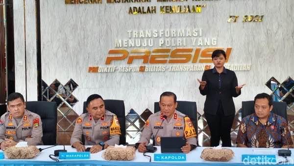 Delapan Tersangka Kasus Ijazah Jokowi, Roy Suryo Jadi Sorotan Publik