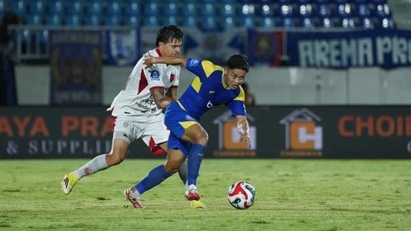 Arema FC Melorot ke Peringkat 11 Klasemen Sementara