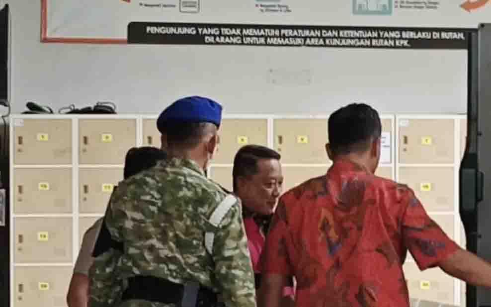 Terseret Dugaan Pencucian Uang, Kejagung Geledah Kantor Terkait Febrie