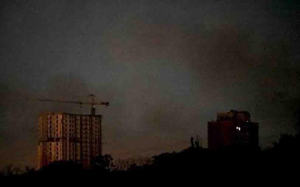 [BREAKING NEWS] Gempuran Udara Guncang Pemukiman Kyiv, Bangunan Hancur Menelan Korban Jiwa