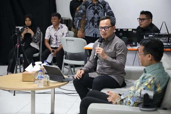Hadiri Peluncuran Buku di Populi Center, Wamendagri Bima Arya Sugiarto Beberkan Evaluasi Otonomi