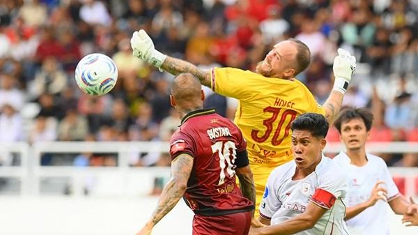 Lakukan Serangkaian Penyelamatan Krusial, Dominik Holec Tetap Rendah Hati