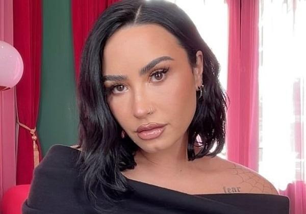 Demi Lovato Merefleksikan Masa Remaja dan Sampaikan Pesan untuk Dirinya