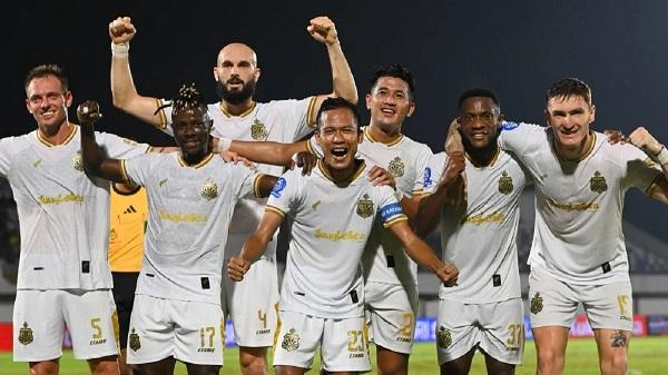 Tak Remehkan Arema, Paul Munster Minta Dukungan Suporter