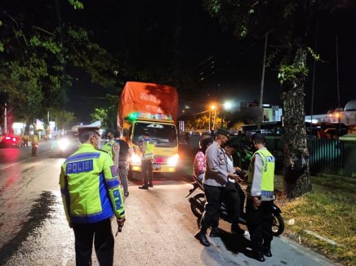 Razia Malam Ramadan, Polresta Padang Amankan Mahasiswa yang Membawa Samurai