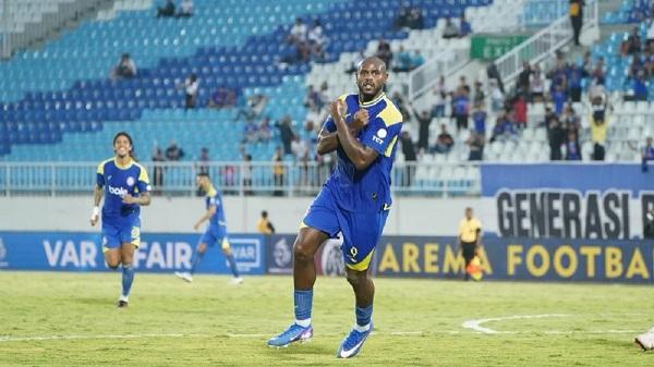 Arema FC Bangkit di Tengah Tekanan