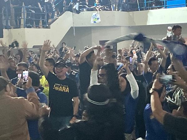 Sambut Antusias Iwan Bule, Ribuan Bomber Padati GOR Sangkuriang Saat Persib Tekuk Persija 2-1