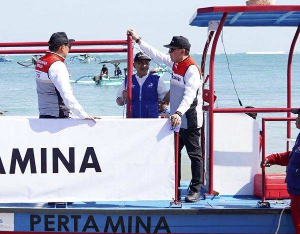 Jaga Laut Bali, Komut Pertamina Hadirkan Solusi Robot Air Cerdas Melalui Kapal Autonomous Trash Skimmer