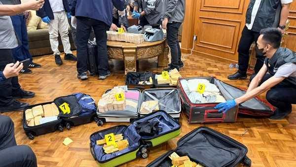 Sita Emas 74 Kg dan Uang Triliunan, Kepolisian Obrak-abrik 13 Lokasi Koruptor Kakap, Jampidsus Bantah Terlibat