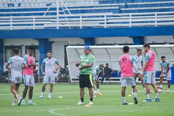 Penyesuaian Persib Bandung Berlatih Malam Hari Selama Ramadan