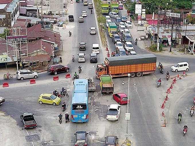 Kemacetan Simpang Panam Pekanbaru Dikeluhkan Warga, Volume Kendaraan Berat Jadi Pemicu Utama