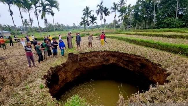 Fenomena Sinkhole Bikin Heboh Warga Sumbar, Ancaman Nyata dari Bawah Tanah