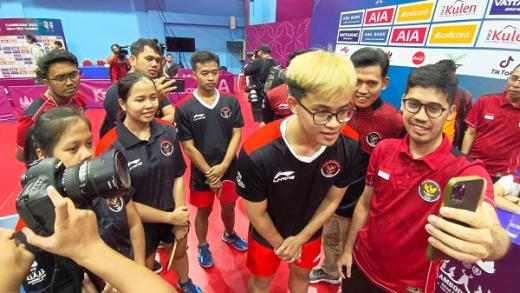Lewat Video Confrence, Menpora Dito, Cing Abdel dan Desta Suntik Semangat Atlet Tenis Meja Indonesia