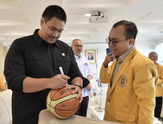 Menpora Dito Terima IPM Bahas Muktamar dan Indeks Pembangunan Pemuda