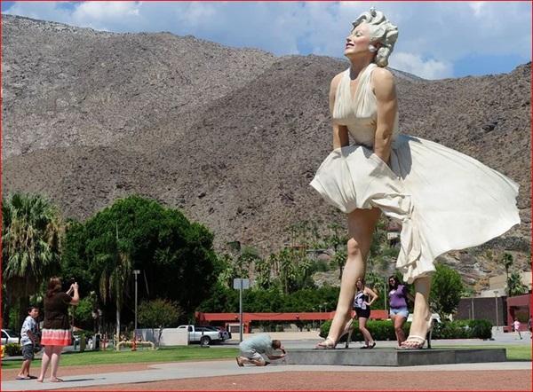 Tuai Kritik, Patung Marilyn Monroe di Palm Springs Dipindahkan