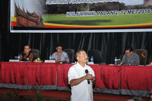 Rakor dengan Menpar Arief Yahya, Bupati dan Walikota di Sumbar Berebut Tawarkan Daerahnya Jadi Ikon Pariwisata Sumbar