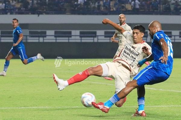 Tekad Serdadu Tridatu Amankan Poin Penuh di Semi Final Leg Pertama